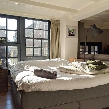 Lanestay Damsquare בית הארחה אמסטרדם