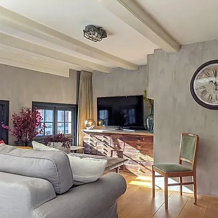 Lanestay Damsquare Guest house